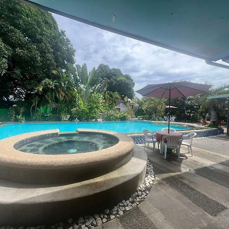 Ice Bear Bar & Tourist Inn Dauis Esterno foto