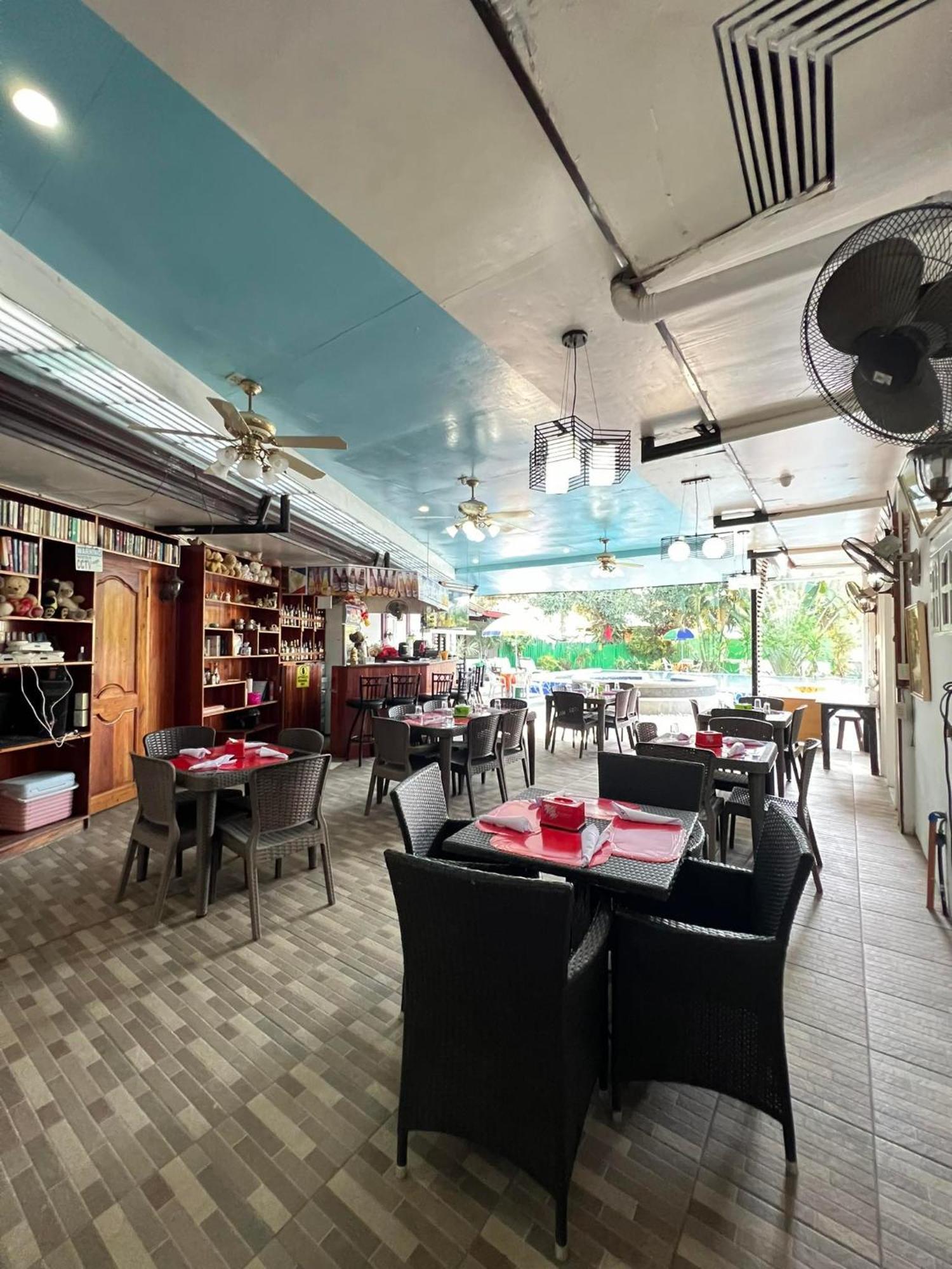 Ice Bear Bar & Tourist Inn Dauis Esterno foto